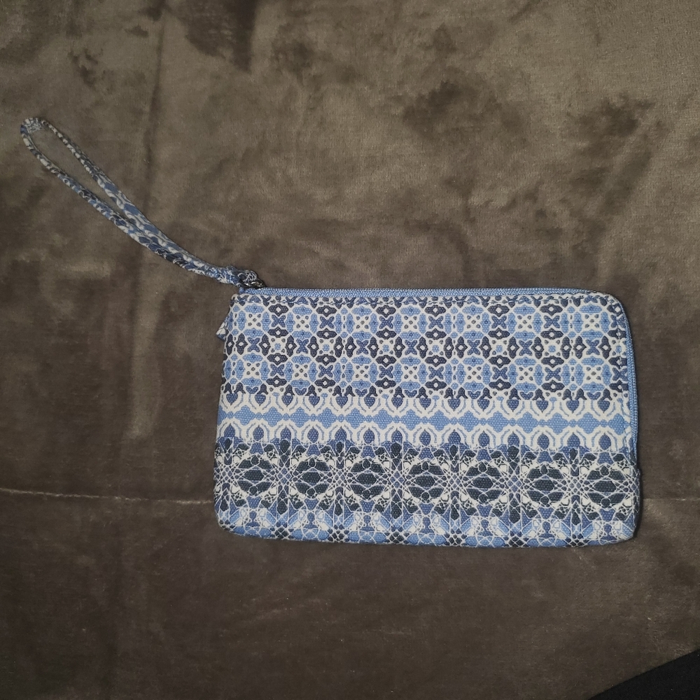 Wristlet wallet